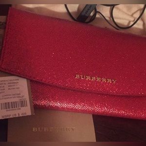 Burberry wallet Red Color, with glitter. Beautiful wallet